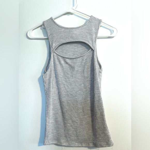 Key hole tank top - Picture 1 of 2